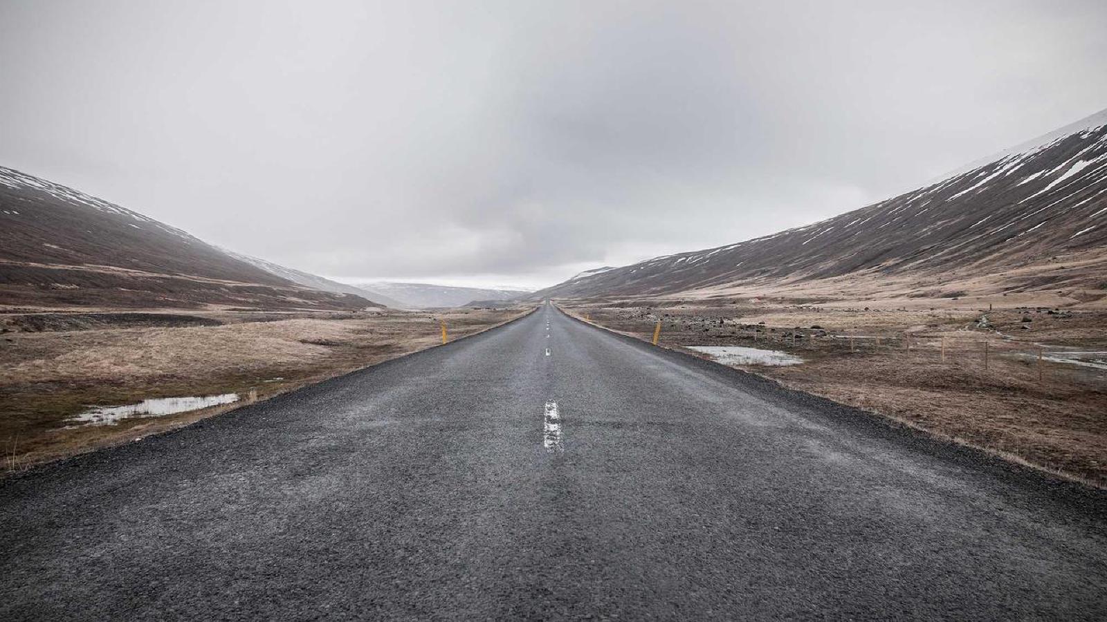 Efficient XML Parsing in C#: A Performance Comparison